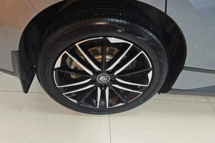 Used BYD Qin L 2025 EV 545KM Excellence Edition Right Rear Wheel Hub
