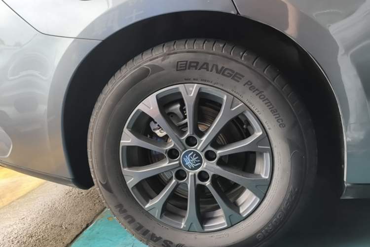 Used BYD Qin L 2025 DM-i Smart Drive 80KM Leading Model Right Rear Wheel Hub