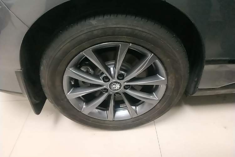 Used BYD Qin L 2025 EV 545KM Beyond Version Right Rear Wheel Hub