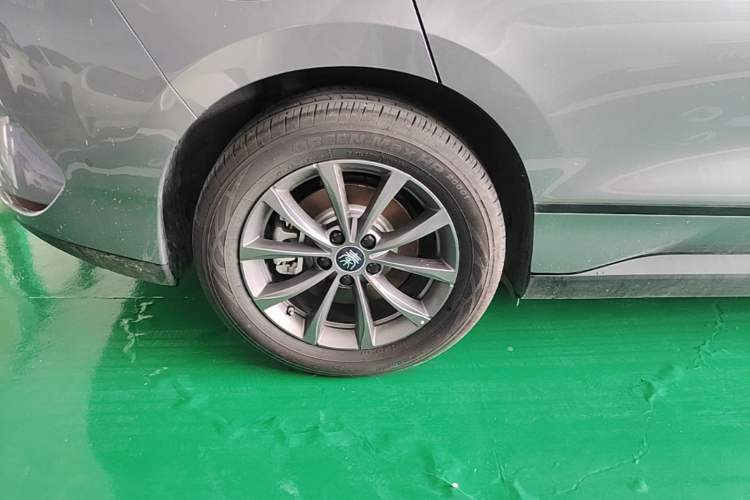 Used BYD Qin L 2025 EV 470KM Leading Edition Right Rear Wheel Hub