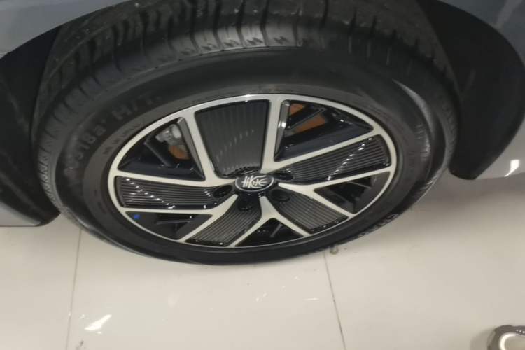 Used BYD Qin L 2025 DM-i Smart Drive 120KM Superior Model Right Rear Wheel Hub
