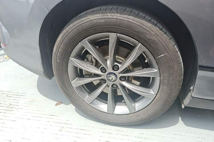 Used BYD Qin L 2025 EV 470KM Leading Edition Right Rear Wheel Hub
