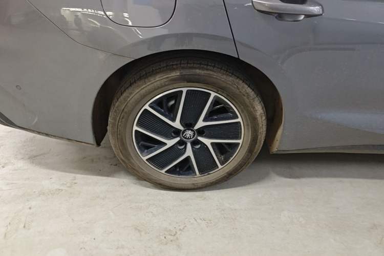 Used BYD Qin L 2025 DM-i Smart Drive 80KM Superior Model Right Rear Wheel Hub