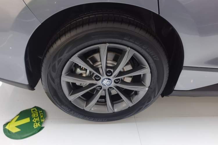 Used BYD Qin L 2025 EV 470KM Leading Edition Right Rear Wheel Hub