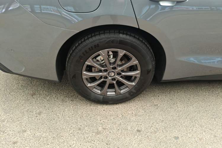 Used BYD Qin L 2025 DM-i Smart Drive 80KM Leading Model Right Rear Wheel Hub