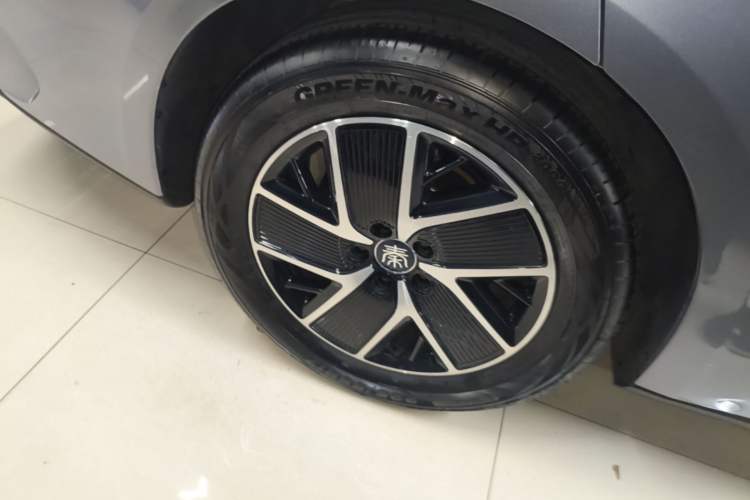 Used BYD Qin L 2025 DM-i Smart Drive 120KM Superior Model Right Rear Wheel Hub