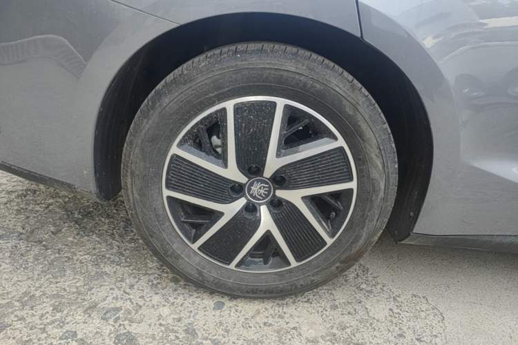 Used BYD Qin L 2025 DM-i Smart Drive 120KM Superior Model Right Rear Wheel Hub