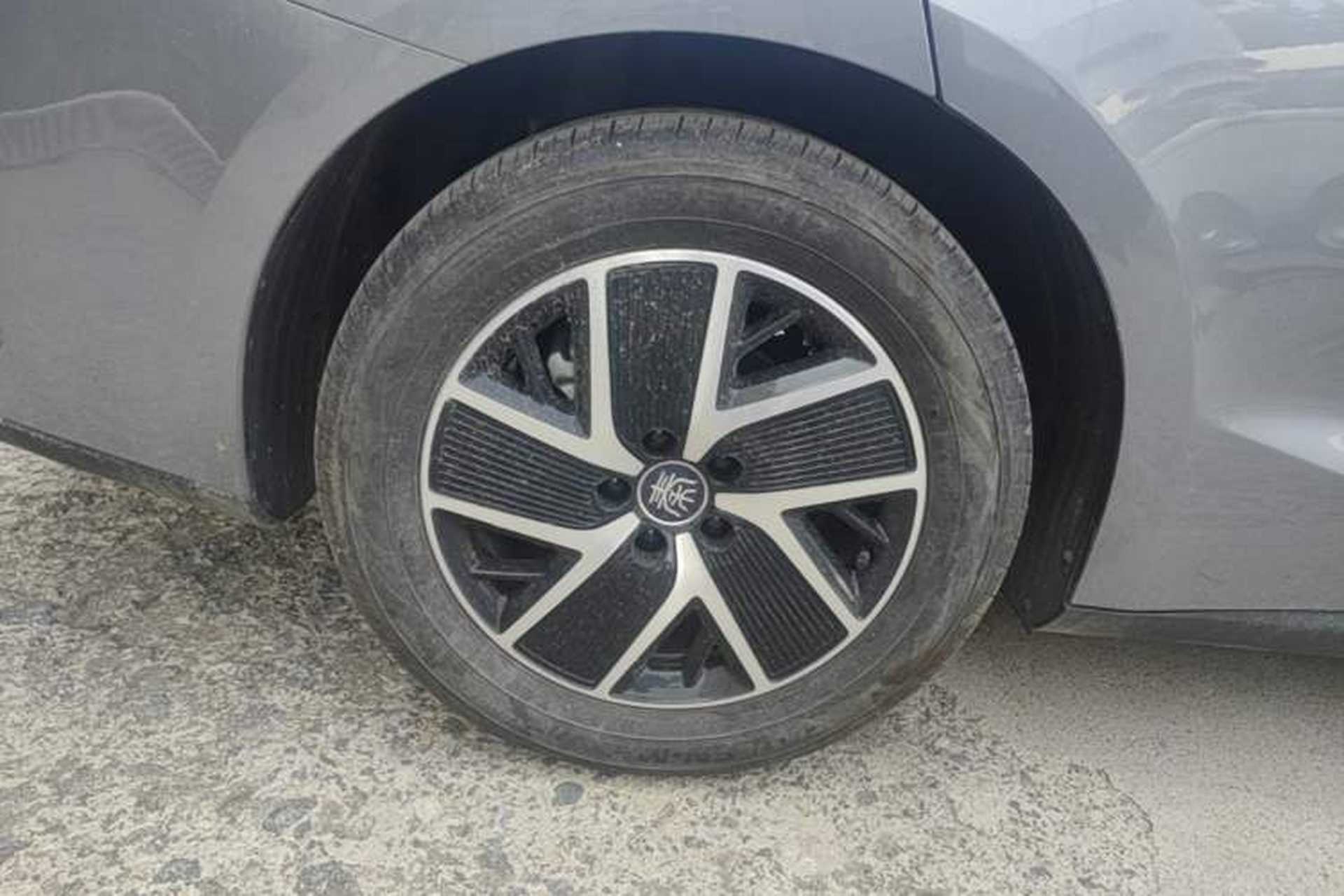 Used BYD Qin L 2025 DM-i Smart Drive 120KM Superior Model Right Rear Wheel Hub