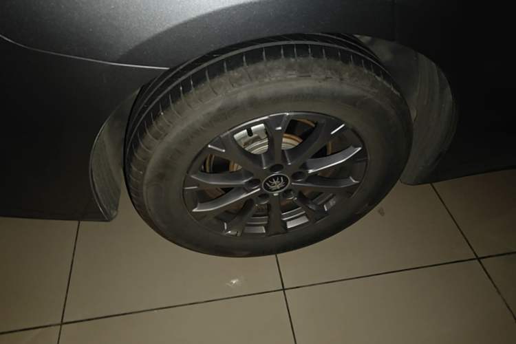 Used BYD Qin L 2025 DM-i Smart Drive 80KM Leading Model Right Rear Wheel Hub