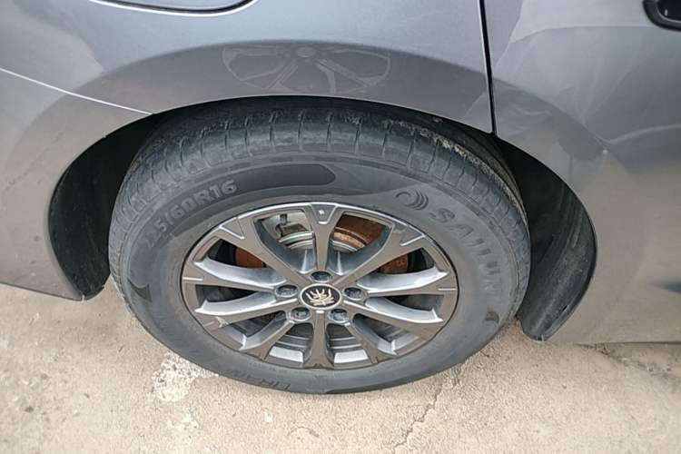 Used BYD Qin L 2025 DM-i Smart Drive 80KM Leading Model Right Rear Wheel Hub