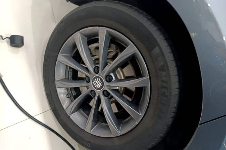 Used BYD Qin L 2025 EV 470KM Leading Edition Right Rear Wheel Hub