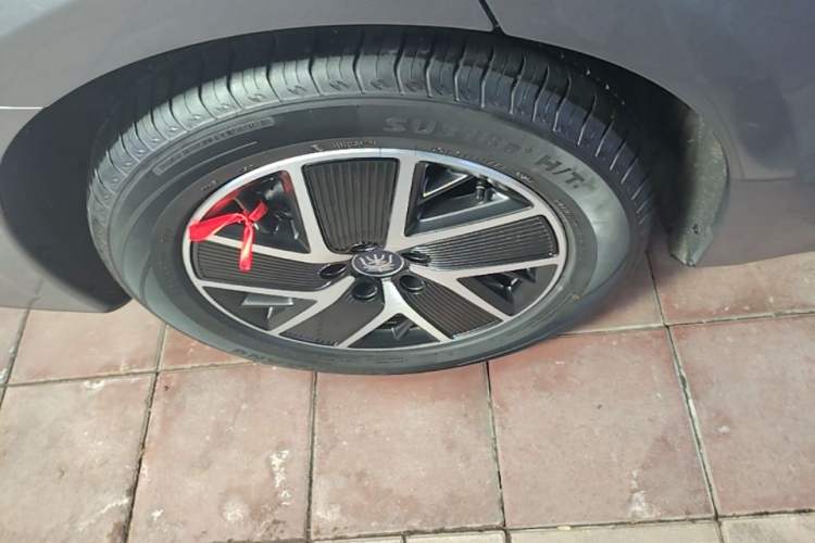 Used BYD Qin L 2025 DM-i Smart Drive 120KM Leading Model Right Rear Wheel Hub