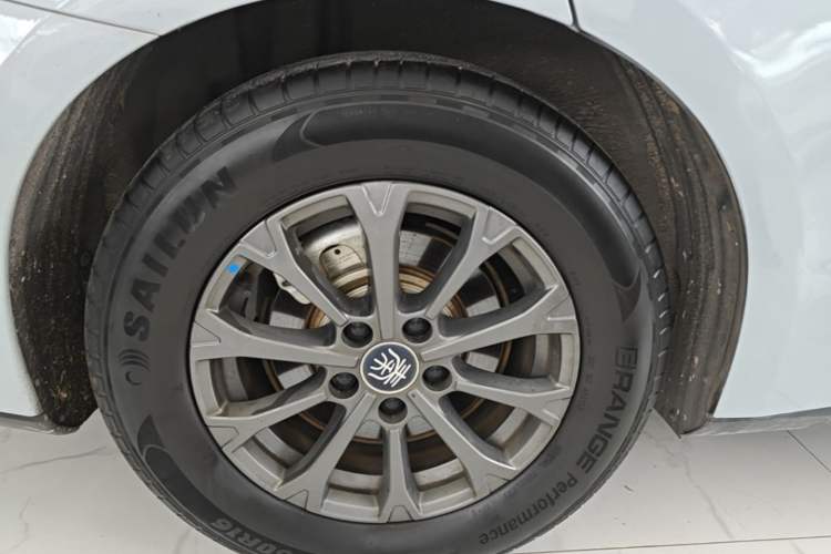 Used BYD Qin L 2025 DM-i Smart Drive 80KM Leading Model Right Rear Wheel Hub