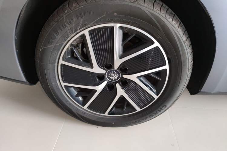 Used BYD Qin L 2025 DM-i Smart Drive 120KM Superior Model Right Rear Wheel Hub