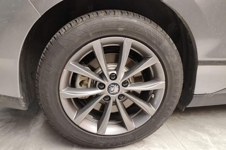 Used BYD Qin L 2025 EV 470KM Leading Edition Right Rear Wheel Hub
