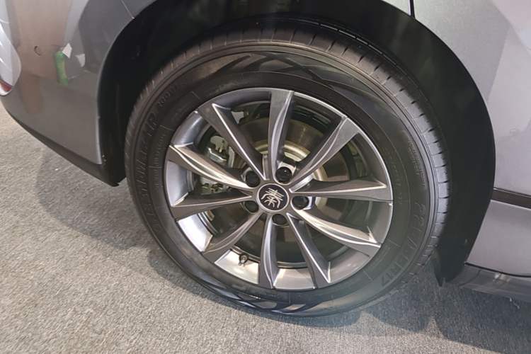 Used BYD Qin L 2025 EV 545KM Beyond Version Right Rear Wheel Hub