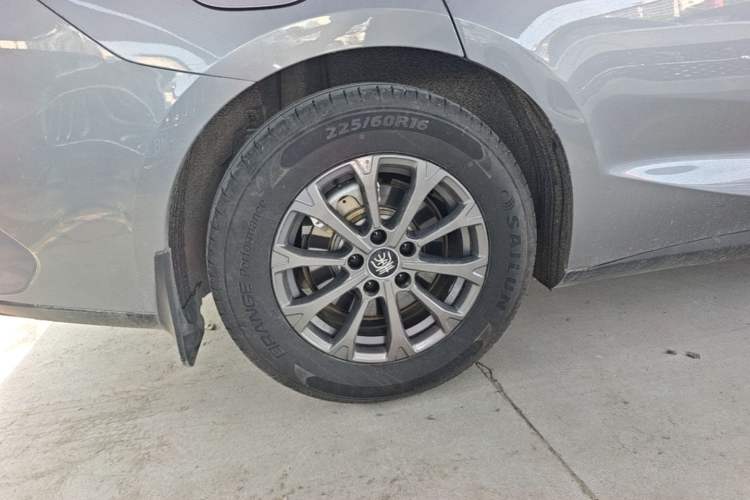 Used BYD Qin L 2025 DM-i Smart Drive 80KM Leading Model Right Rear Wheel Hub