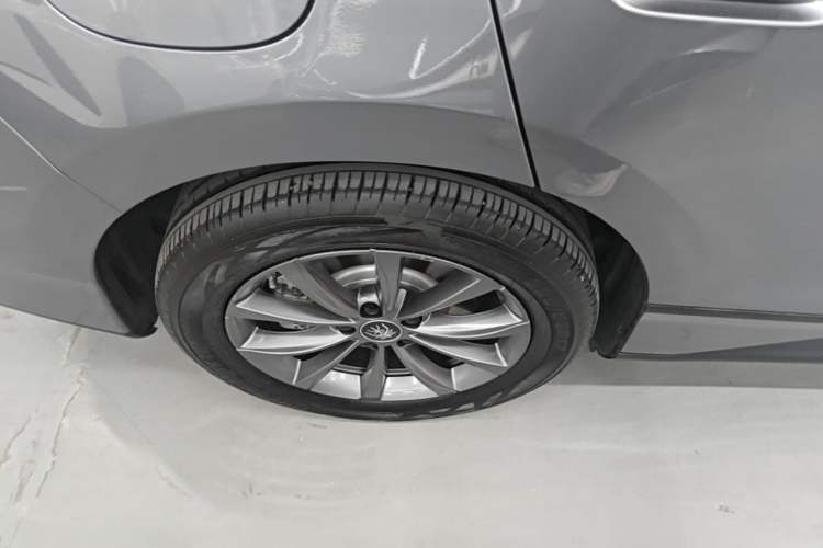 Used BYD Qin L 2025 EV 545KM Beyond Version Right Rear Wheel Hub