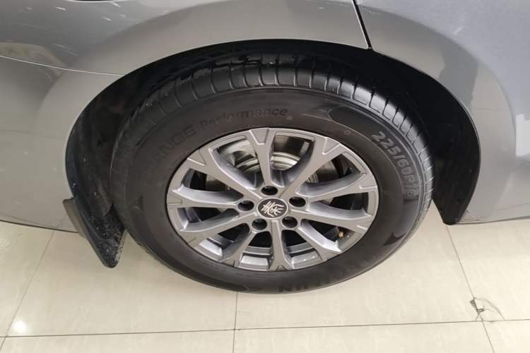 Used BYD Qin L 2025 DM-i Smart Drive 80KM Leading Model Right Rear Wheel Hub