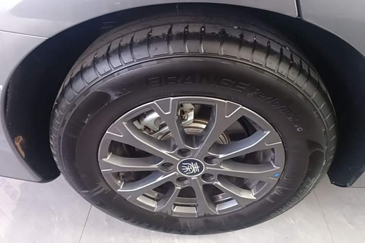 Used BYD Qin L 2025 DM-i Smart Drive 80KM Leading Model Right Rear Wheel Hub