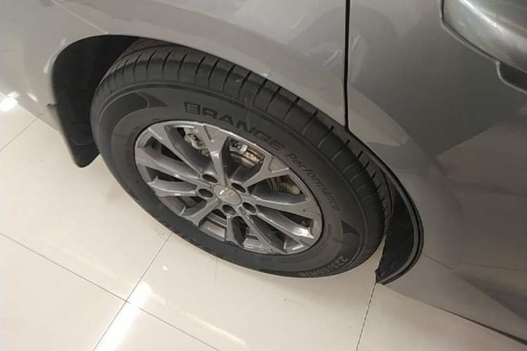 Used BYD Qin L 2025 DM-i Smart Drive 80KM Leading Model Right Rear Wheel Hub