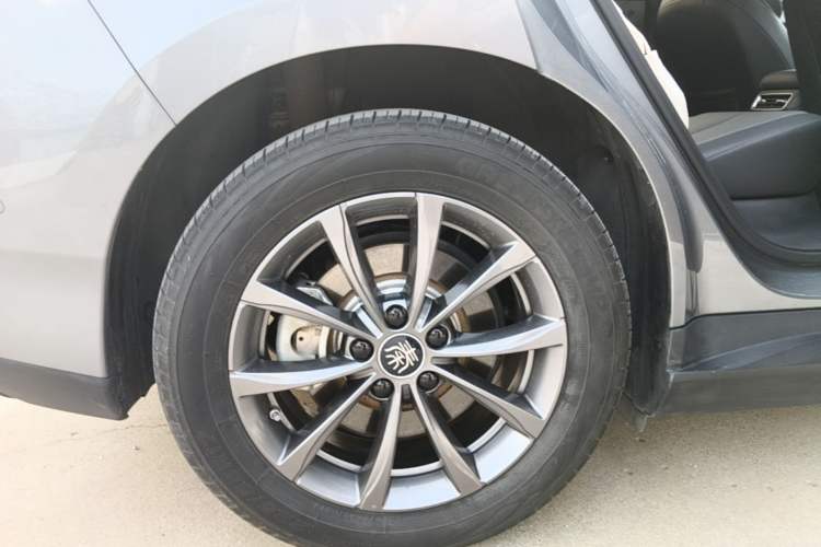 Used BYD Qin L 2025 EV 545KM Beyond Version Right Rear Wheel Hub