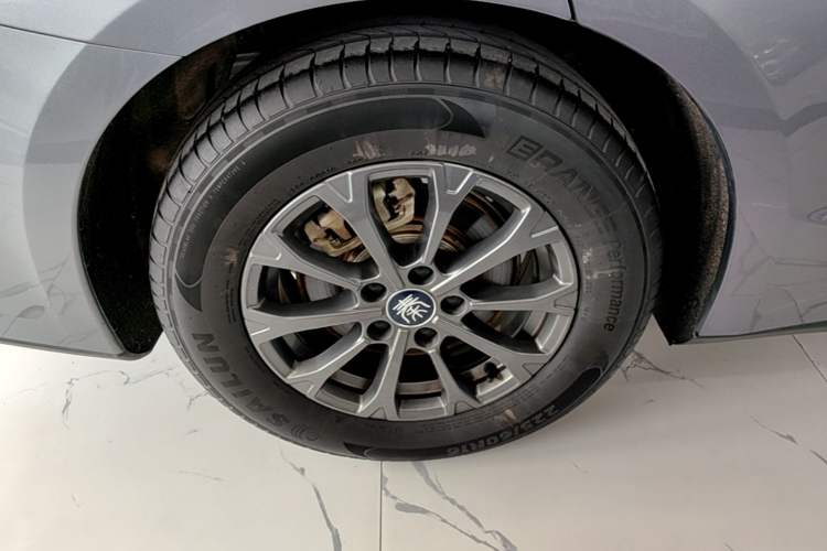 Used BYD Qin L 2025 DM-i Smart Drive 80KM Leading Model Right Rear Wheel Hub