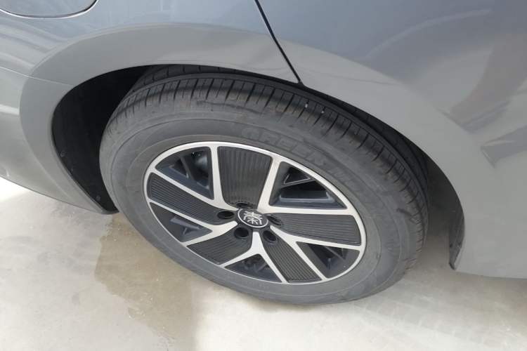 Used BYD Qin L 2025 DM-i Smart Drive 120KM Leading Model Right Rear Wheel Hub