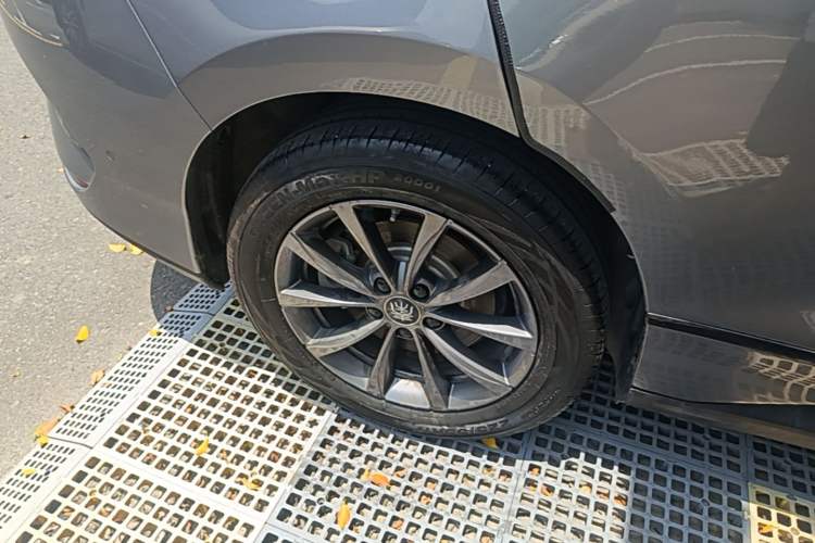 Used BYD Qin L 2025 EV 545KM Beyond Version Right Rear Wheel Hub
