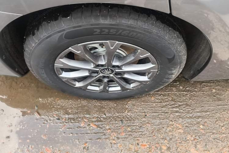 Used BYD Qin L 2025 DM-i Smart Drive 80KM Leading Model Right Rear Wheel Hub