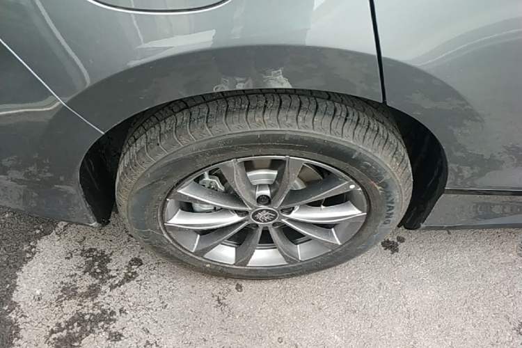 Used BYD Qin L 2025 EV 470KM Leading Edition Right Rear Wheel Hub