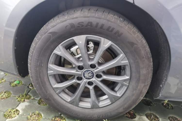 Used BYD Qin L 2025 DM-i Smart Drive 80KM Leading Model Right Rear Wheel Hub
