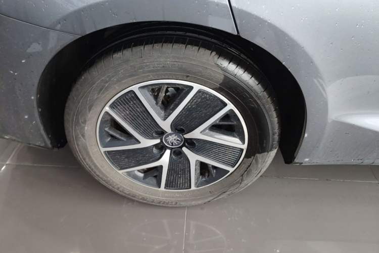 Used BYD Qin L 2025 DM-i Smart Drive 120KM Superior Model Right Rear Wheel Hub