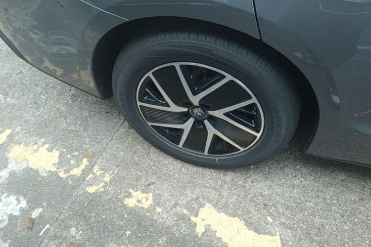 Used BYD Qin L 2025 DM-i Smart Drive 120KM Superior Model Right Rear Wheel Hub