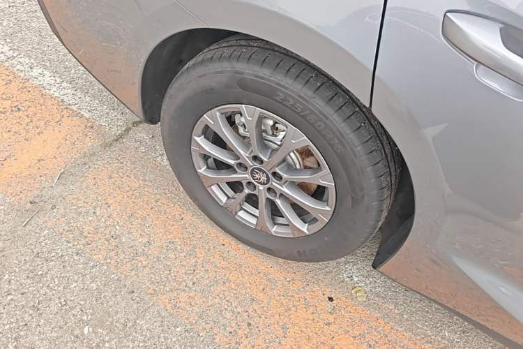 Used BYD Qin L 2025 DM-i Smart Drive 80KM Leading Model Right Rear Wheel Hub
