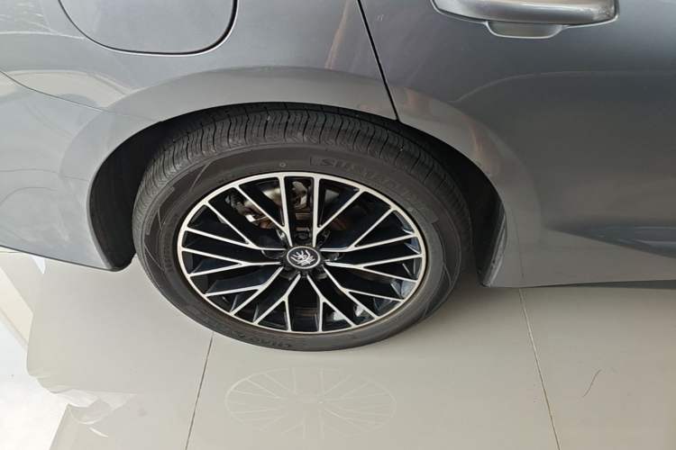 Used BYD Qin L 2025 DM-i Smart Drive 120KM Excellence Model Right Rear Wheel Hub