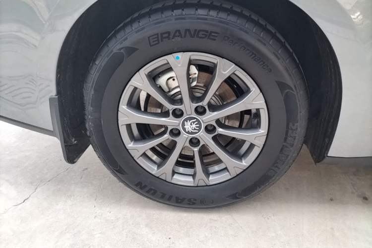 Used BYD Qin L 2025 DM-i Smart Drive 80KM Leading Model Right Rear Wheel Hub