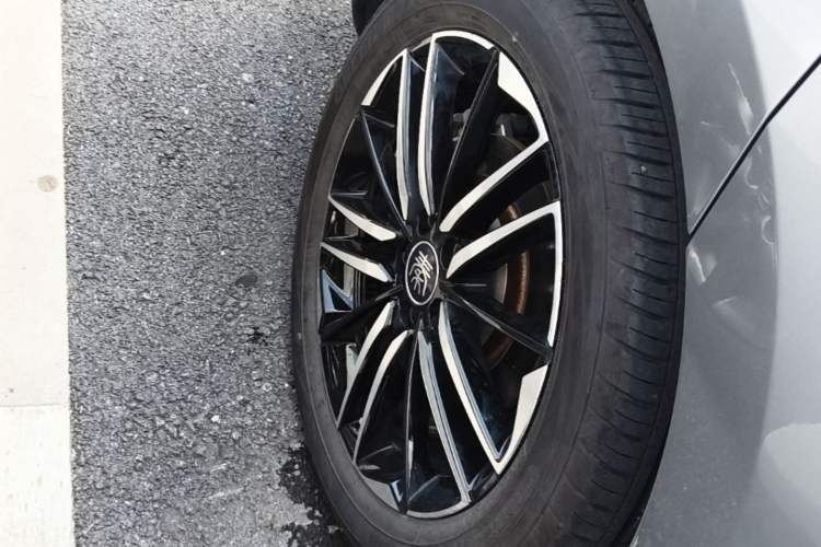 Used BYD Qin L 2025 EV 545KM Excellence Edition Right Rear Wheel Hub