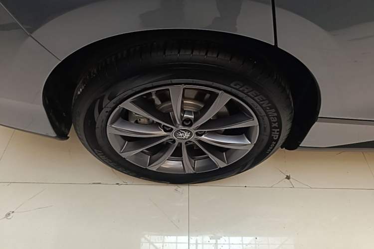 Used BYD Qin L 2025 EV 545KM Beyond Version Right Rear Wheel Hub