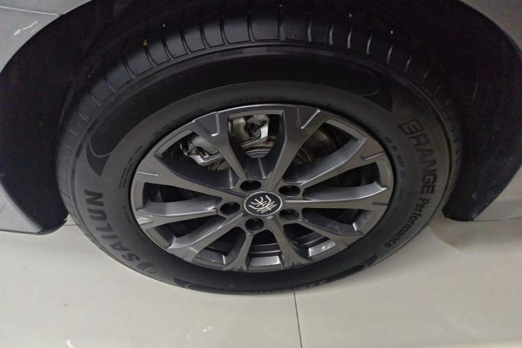 Used BYD Qin L 2025 DM-i Smart Drive 80KM Leading Model Right Rear Wheel Hub