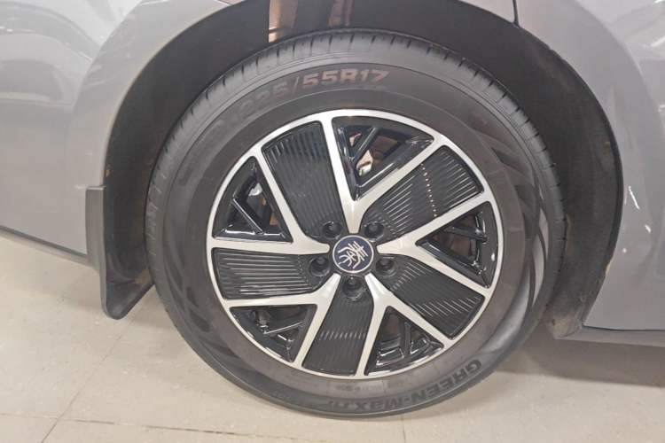 Used BYD Qin L 2025 DM-i Smart Drive 80KM Superior Model Right Rear Wheel Hub