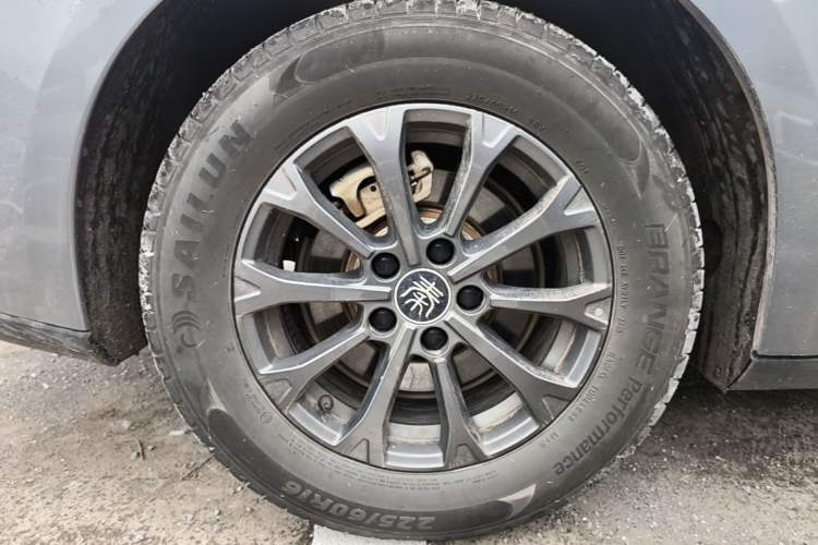 Used BYD Qin L 2025 DM-i Smart Drive 80KM Leading Model Right Rear Wheel Hub