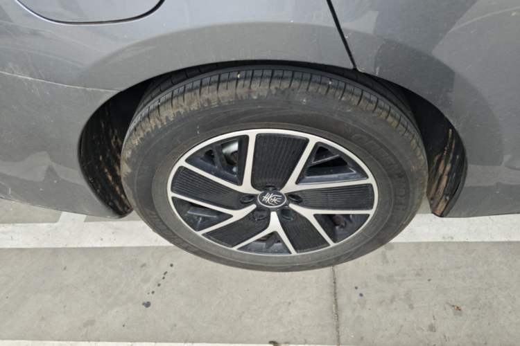 Used BYD Qin L 2025 DM-i Smart Drive 120KM Leading Model Right Rear Wheel Hub