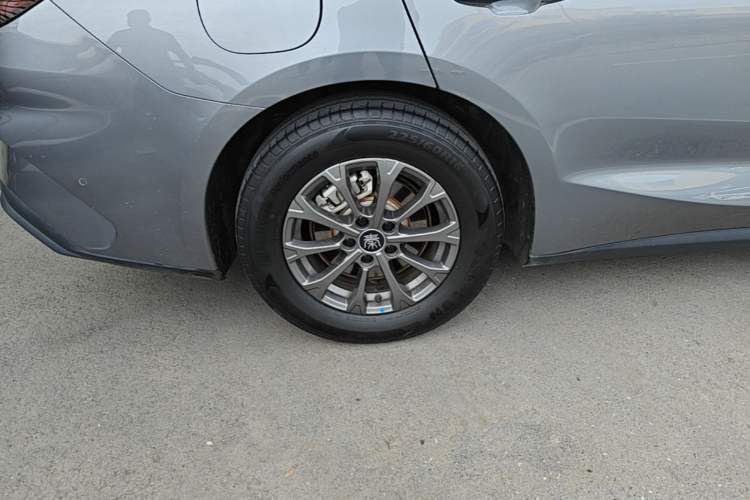 Used BYD Qin L 2025 DM-i Smart Drive 80KM Leading Model Right Rear Wheel Hub