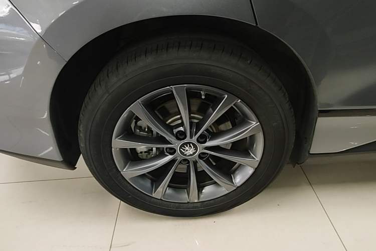 Used BYD Qin L 2025 EV 545KM Beyond Version Right Rear Wheel Hub