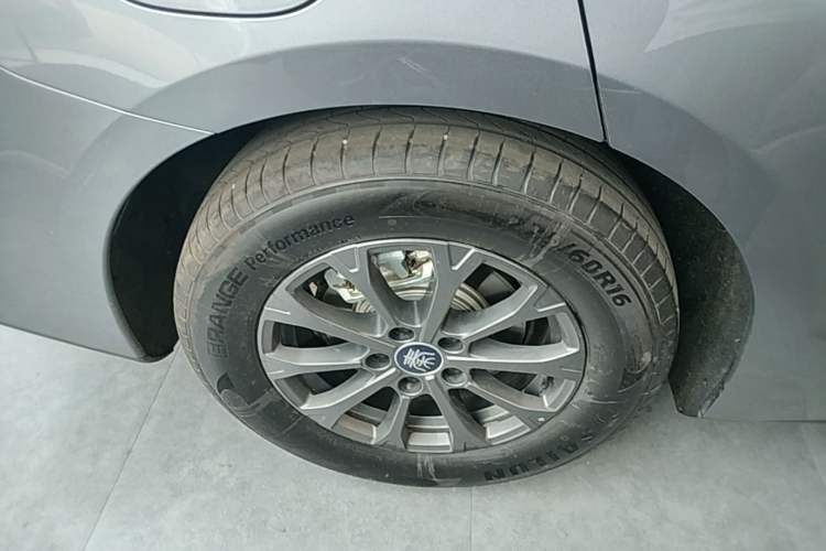 Used BYD Qin L 2025 DM-i Smart Drive 80KM Leading Model Right Rear Wheel Hub
