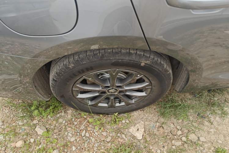 Used BYD Qin L 2025 DM-i Smart Drive 80KM Leading Model Right Rear Wheel Hub
