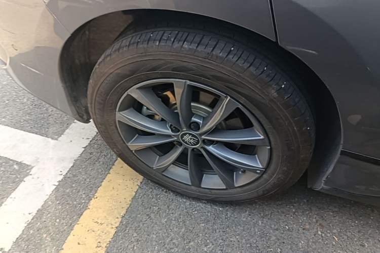 Used BYD Qin L 2025 EV 470KM Leading Edition Right Rear Wheel Hub