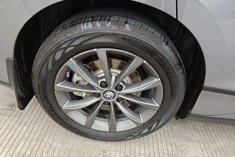 Used BYD Qin L 2025 EV 545KM Beyond Version Right Rear Wheel Hub