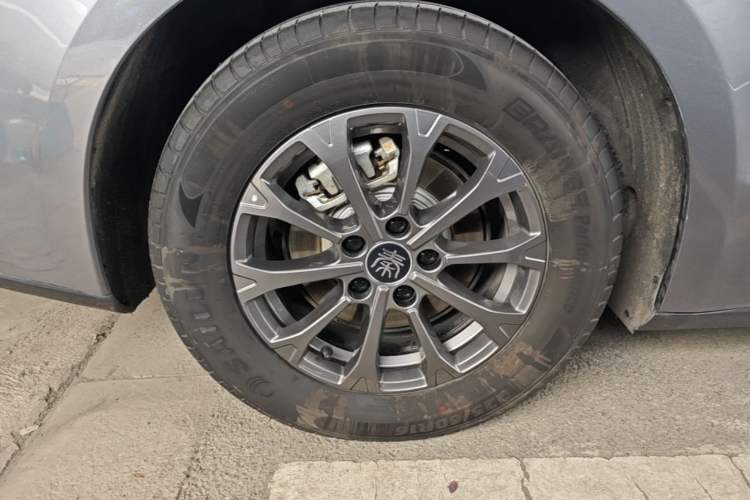 Used BYD Qin L 2025 DM-i Smart Drive 80KM Leading Model Right Rear Wheel Hub